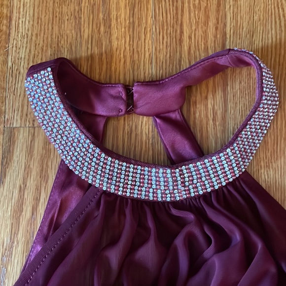 Burgundy Dress Size:1 Pleated Worn 1x Gems along neckline - Picture 4 of 8